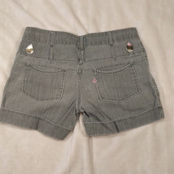 Volcom youth girls shorts - Picture 2 of 7